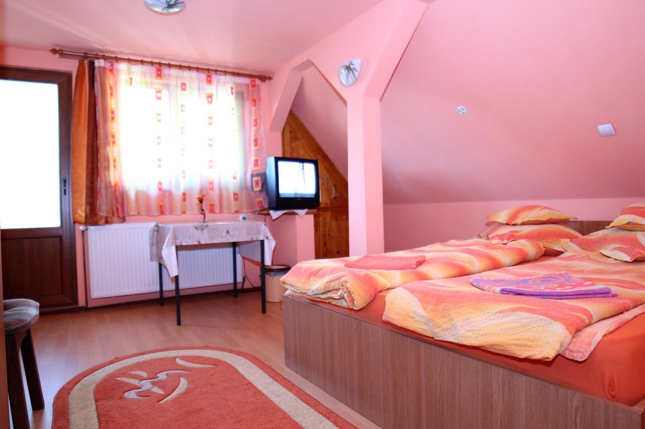 Hotel Csergo Ildiko Vendeghaz Lăzarea Exteriér fotografie
