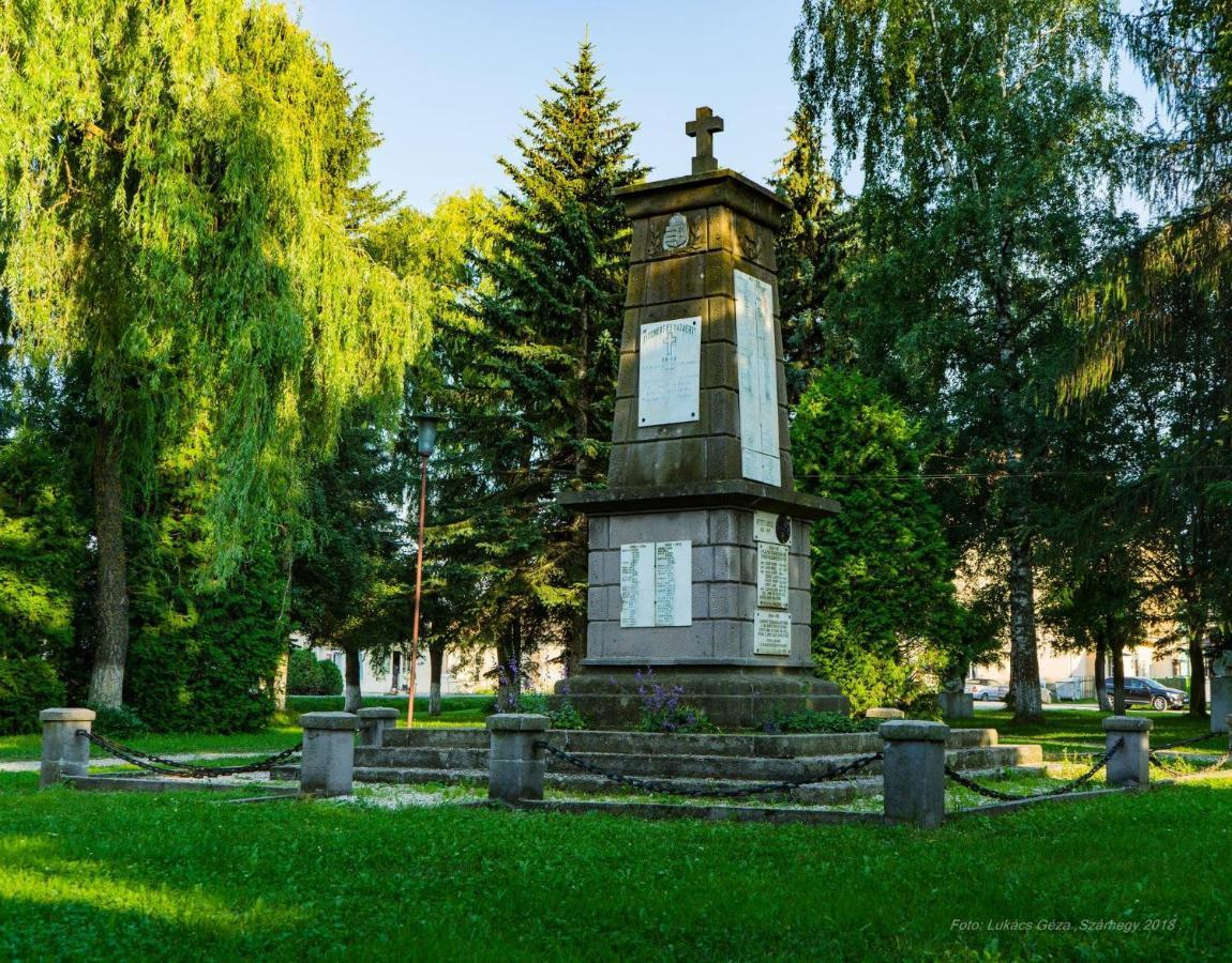 Hotel Csergo Ildiko Vendeghaz Lăzarea Exteriér fotografie