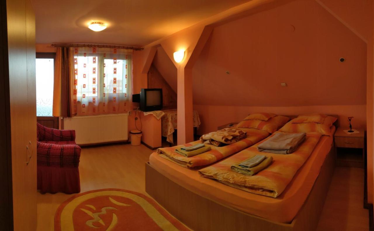 Hotel Csergo Ildiko Vendeghaz Lăzarea Exteriér fotografie